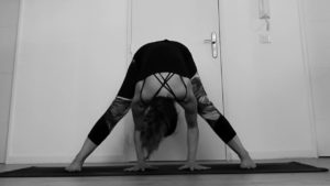 yoga syndrome femoro patellaire prasarita posture du grand angle