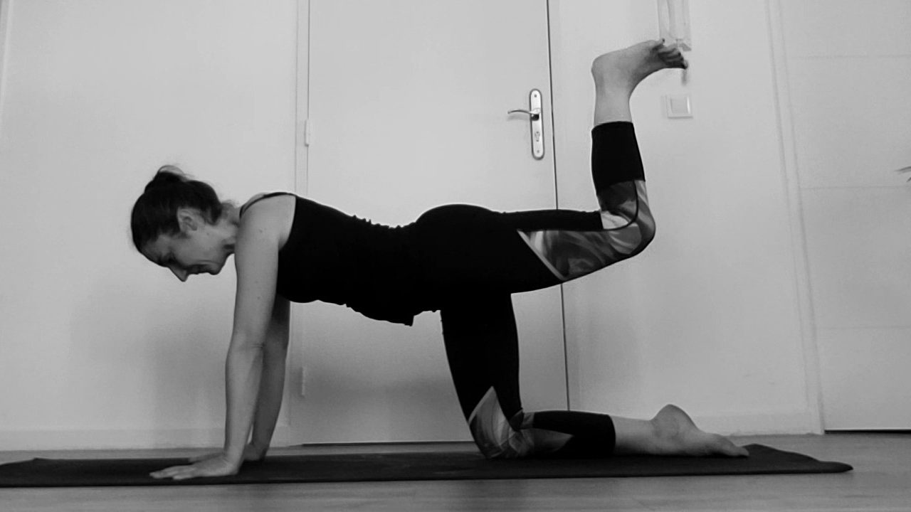 yoga syndrome femoro patellaire posture de la table pour les ischio jambiers