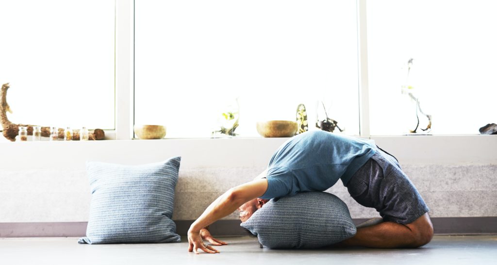 Les blessures ou douleurs en yoga peuvent être provoquées par une pratique posturale avancée. 